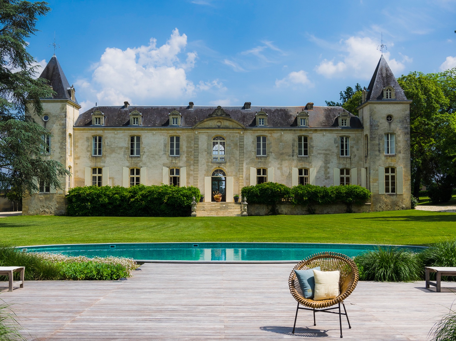 Chateau Reignac A L Ombre Des Grands Crus Lhonoremagazine